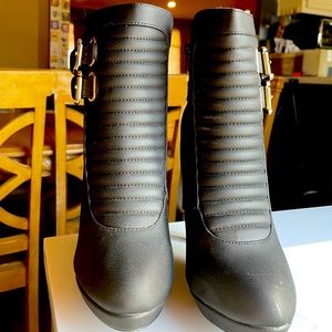 5 1/2 Spirit Moda black heel boots worn once in perfect condition